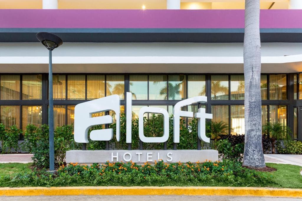 Aloft SJ: Salsa Class + Cocktail Included